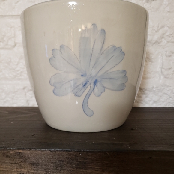 New England Pottery Medium Flower Pot Planter - Picture 5 of 7